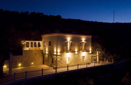 Zerviana Resort | 140 m² Resort ∙ 3 bedrooms ∙ 8 guests
