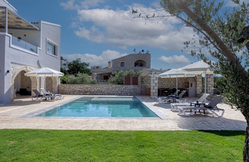 Achlades Villa | 140 m² Villa ∙ 4 bedrooms ∙ 10 guests