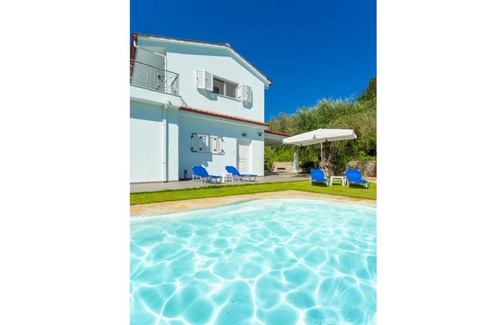 Longos Villa | 150 m² Villa ∙ 3 bedrooms ∙ 10 guests