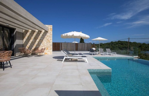 Petaleia Villa | 158 m² Villa ∙ 3 bedrooms ∙ 6 guests