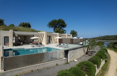 Petaleia Villa | 158 m² Villa ∙ 3 bedrooms ∙ 6 guests