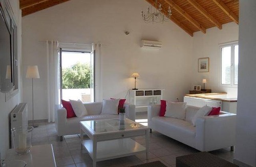 Petaleia House | 160 m² House ∙ 3 bedrooms ∙ 6 guests