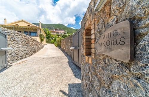 Paramonas Villa | 160 m² Villa ∙ 2 bedrooms ∙ 4 guests