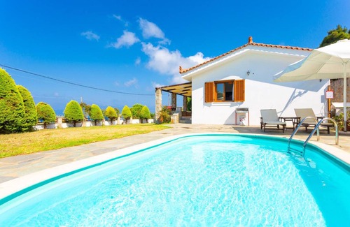 Glossa Villa | 160 m² Villa ∙ 4 bedrooms ∙ 8 guests
