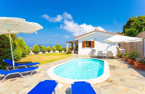 Glossa Villa | 160 m² Villa ∙ 4 bedrooms ∙ 8 guests