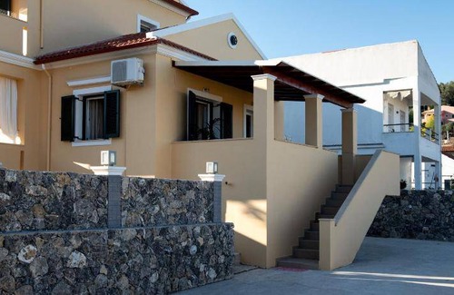 Petriti Villa | 163 m² Villa ∙ 4 bedrooms ∙ 8 guests