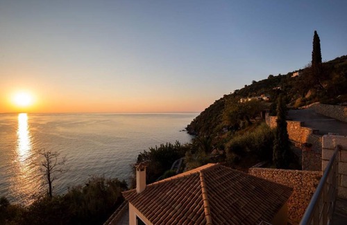 Livadi House | 170 m² House ∙ 4 bedrooms ∙ 10 guests