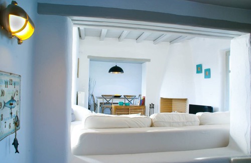 Paros House | 175 m² Finca ∙ 3 bedrooms ∙ 8 guests