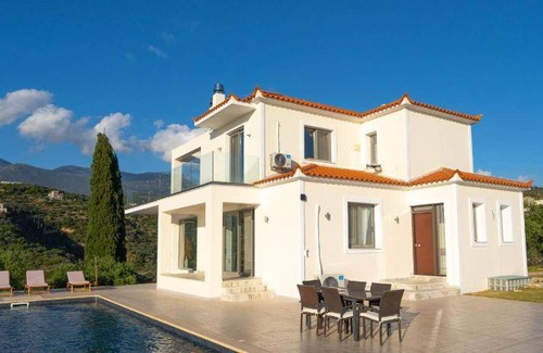 Kalamata Villa | 176 m² Villa ∙ 3 bedrooms ∙ 6 guests