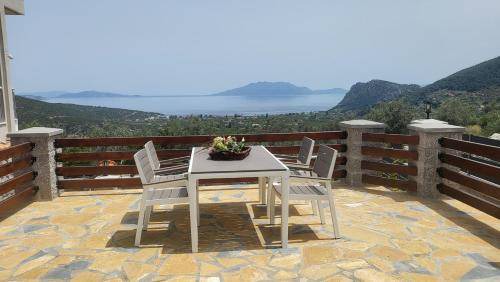 Melissopetra Villa | 178 m² Villa ∙ 4 bedrooms ∙ 8 guests
