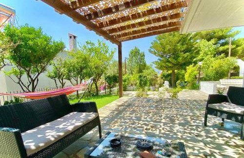 Anavyssos House | 180 m² House ∙ 2 bedrooms ∙ 8 guests