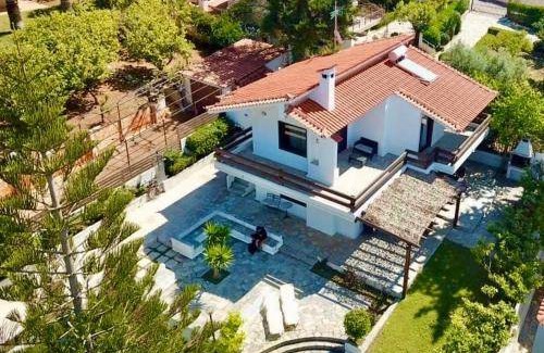 Anavyssos House | 180 m² House ∙ 2 bedrooms ∙ 8 guests