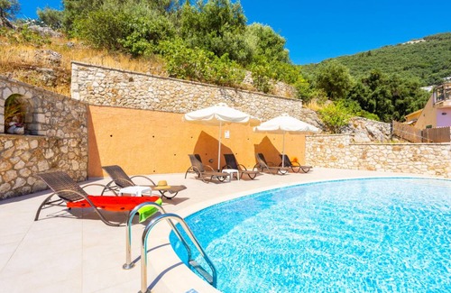 Katavolos Villa | 180 m² Villa ∙ 3 bedrooms ∙ 8 guests