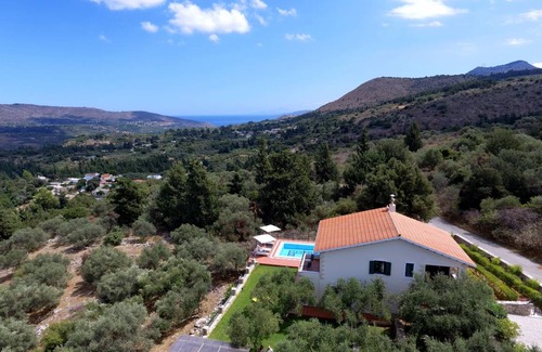 Filippos Villa | 192 m² Villa ∙ 4 bedrooms ∙ 7 guests