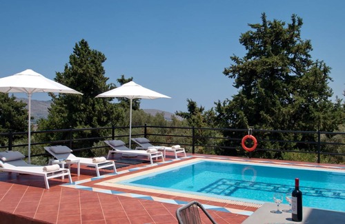 Filippos Villa | 192 m² Villa ∙ 4 bedrooms ∙ 7 guests