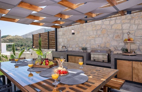 Kournas Villa | 198 m² Villa ∙ 5 bedrooms ∙ 12 guests