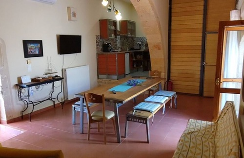 Drapanos Apartment | 2 apartments sharing garden and pool