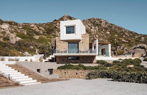 Maragas Villa | 2 minutes walk from the Beach, jacuzzi and infinity pool