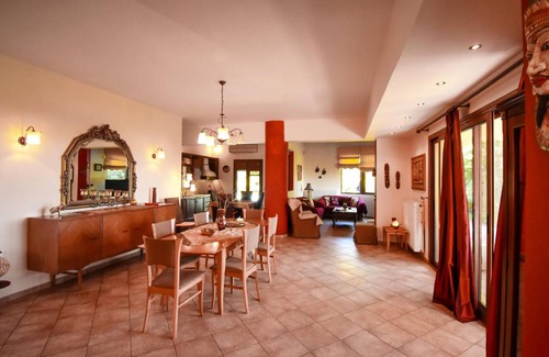 Finikia House | 200 m² House ∙ 3 bedrooms ∙ 6 guests