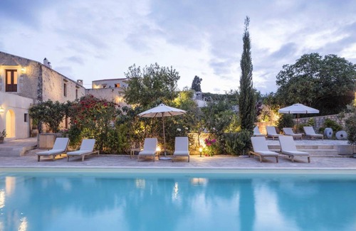 Kapsaliana Hotel | 200 m² Hotel ∙ 4 bedrooms ∙ 127 guests
