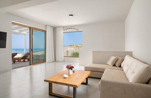 Kalamaki House | 200 m² House ∙ 2 bedrooms ∙ 5 guests