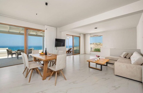 Kalamaki House | 200 m² House ∙ 2 bedrooms ∙ 5 guests