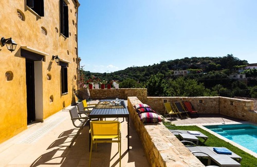 Achlades House | 200 m² House ∙ 4 bedrooms ∙ 10 guests