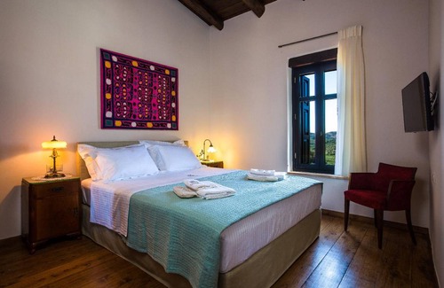 Achlades House | 200 m² House ∙ 4 bedrooms ∙ 10 guests
