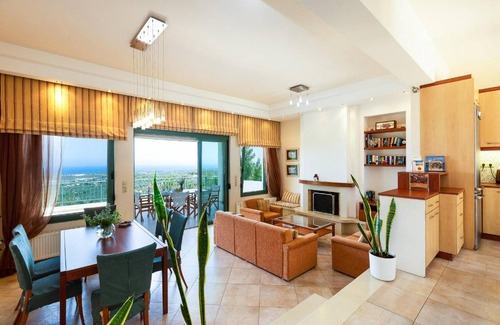 Agia Triada House | 200 m² House ∙ 4 bedrooms ∙ 9 guests