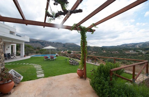 Mathes House | 200 m² House ∙ 4 bedrooms ∙ 10 guests