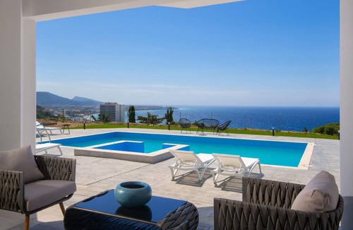 Ixia House | 200 m² House ∙ 5 bedrooms ∙ 12 guests