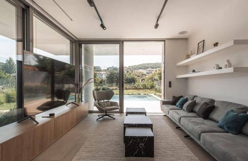 Spata-Artemida Villa | 200 m² Villa ∙ 4 bedrooms ∙ 9 guests