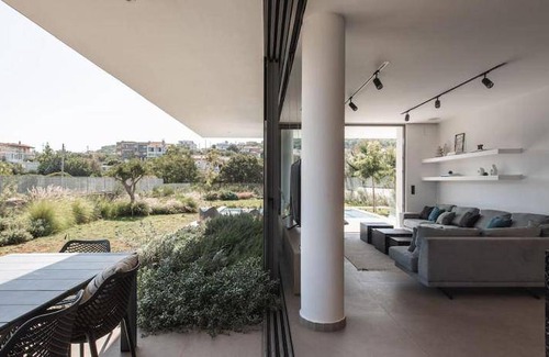 Spata-Artemida Villa | 200 m² Villa ∙ 4 bedrooms ∙ 9 guests
