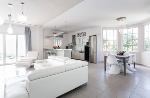 Skala Villa | 200 m² Villa ∙ 4 bedrooms ∙ 10 guests