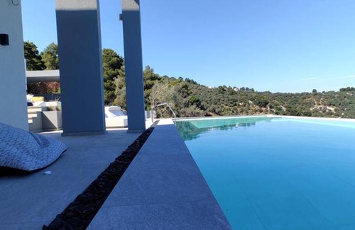 Achladies Villa | 200 m² Villa ∙ 5 bedrooms ∙ 11 guests