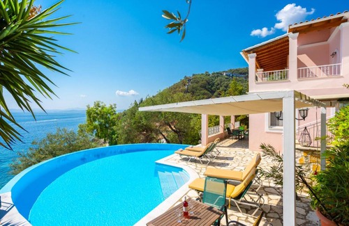 Katavolos Villa | 215 m² Villa ∙ 3 bedrooms ∙ 7 guests