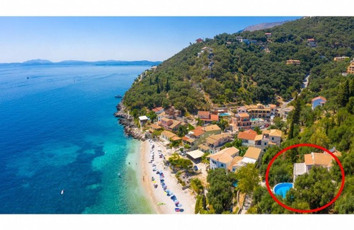 Katavolos Villa | 215 m² Villa ∙ 3 bedrooms ∙ 7 guests