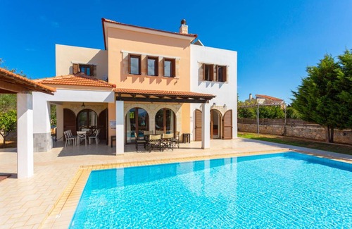 Kefalas Villa | 215 m² Villa ∙ 4 bedrooms ∙ 7 guests