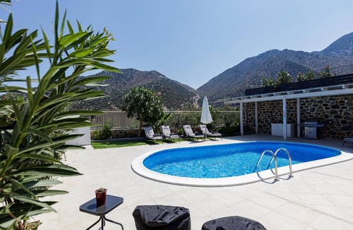 Vlichada House | 216 m² House ∙ 4 bedrooms ∙ 9 guests
