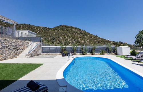 Vlichada House | 216 m² House ∙ 4 bedrooms ∙ 9 guests