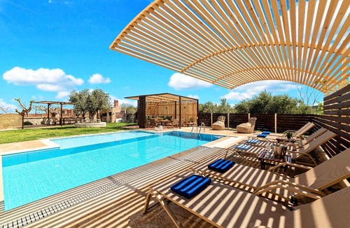 Kavallos House | 220 m² House ∙ 5 bedrooms ∙ 13 guests