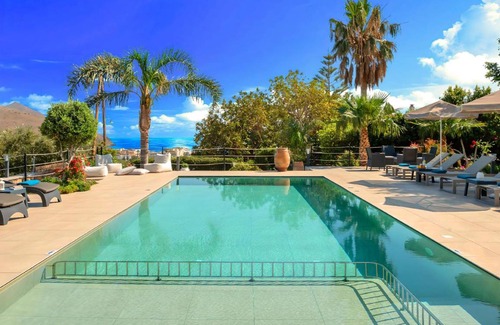 Mathes House | 220 m² House ∙ 5 bedrooms ∙ 17 guests