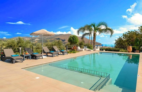 Mathes House | 220 m² House ∙ 5 bedrooms ∙ 17 guests