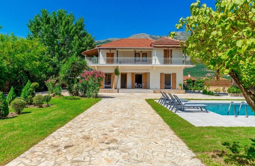 Pigadhakia Villa | 220 m² Villa ∙ 5 bedrooms ∙ 10 guests
