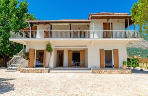 Pigadhakia Villa | 220 m² Villa ∙ 5 bedrooms ∙ 10 guests