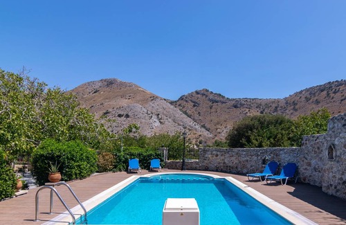 Impros Villa | 220 m² Villa ∙ 5 bedrooms ∙ 10 guests