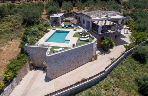 Kolymbari House | 225 m² House ∙ 4 bedrooms ∙ 8 guests