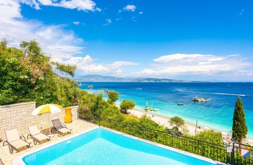 Katavolos Villa | 225 m² Villa ∙ 3 bedrooms ∙ 7 guests