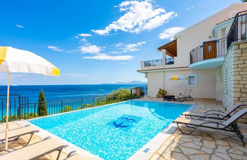 Katavolos Villa | 225 m² Villa ∙ 3 bedrooms ∙ 7 guests