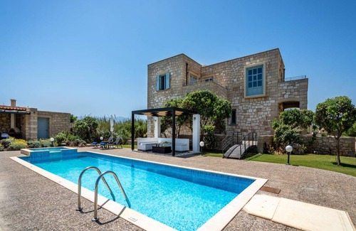 Rapaniana House | 226 m² House ∙ 3 bedrooms ∙ 6 guests
